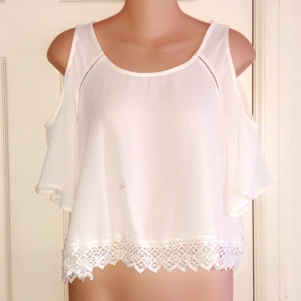 ASTR Cropped Cold Shoulder Top